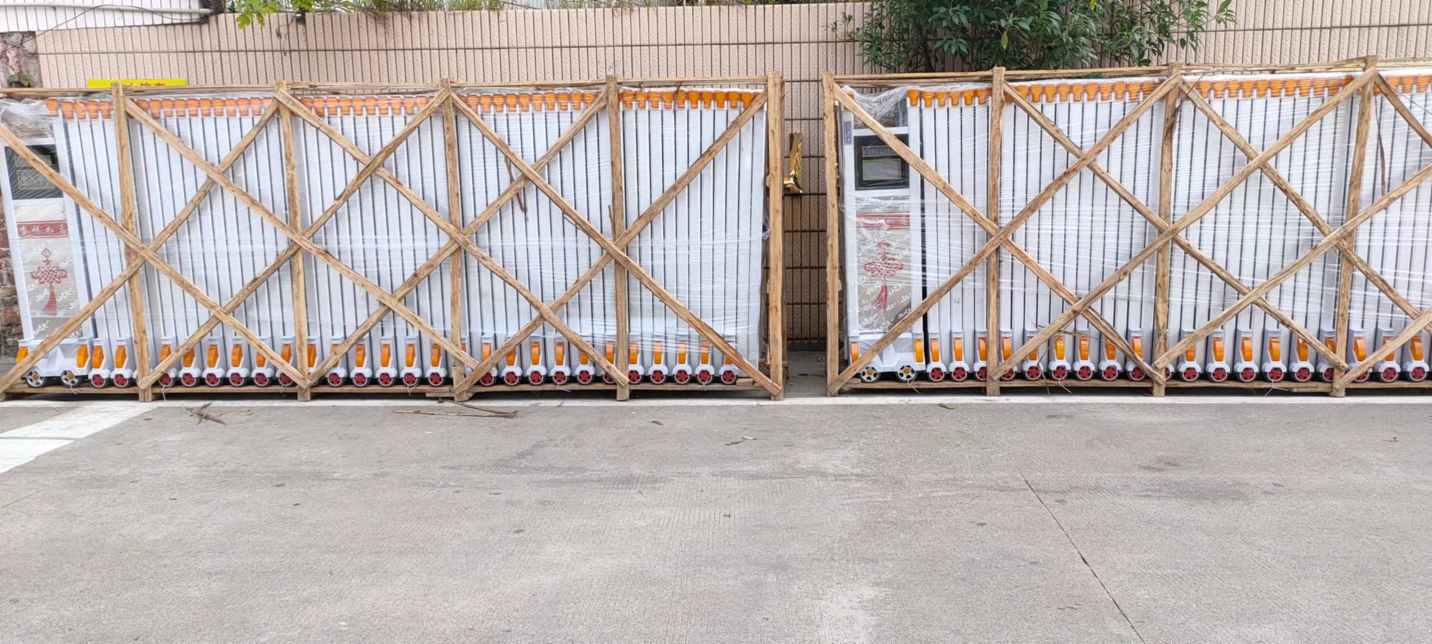 Automatic Aluminum Alloy Retractable Gate product packaging 1