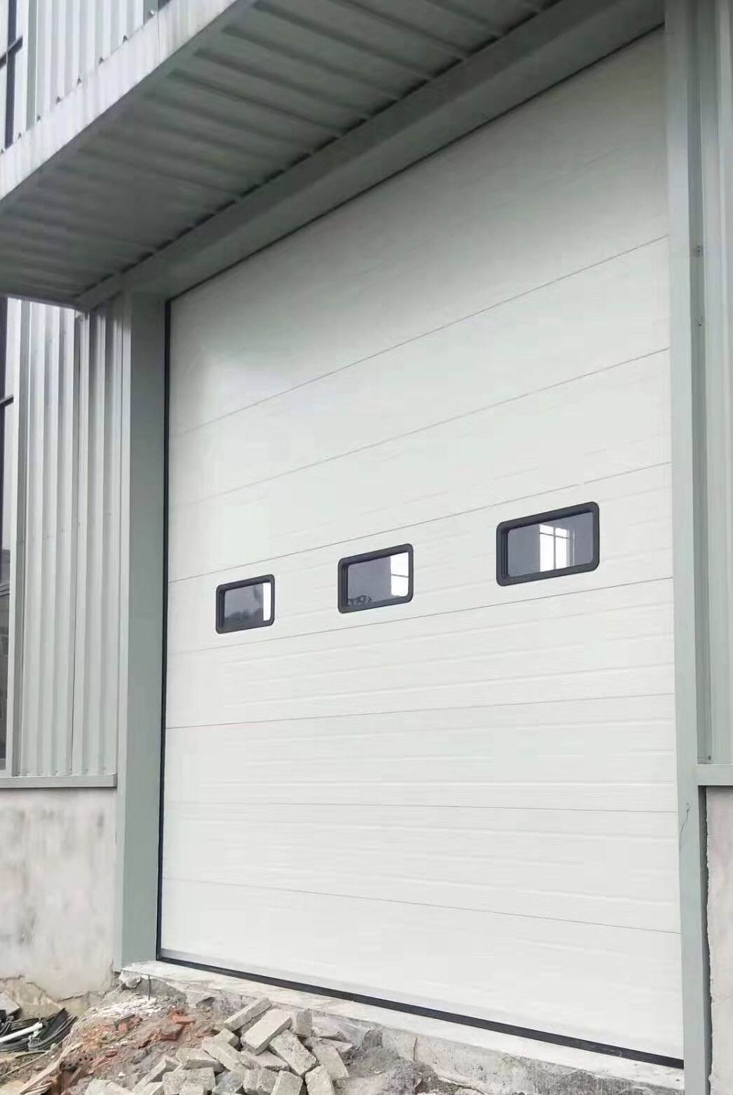 Warehouse Loading Dock Sectional Door product description 1